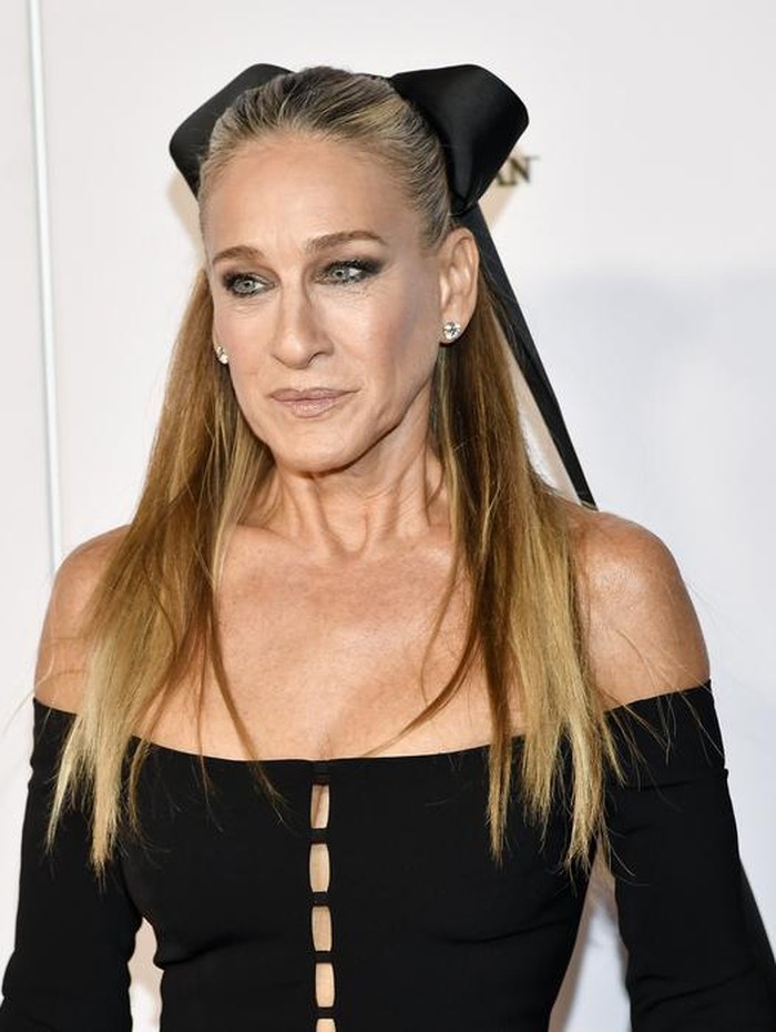 Sarah Jessica Parker, kiri, dan Matthew Broderick menghadiri New York City Ballet Fall Fashion Gala di Teater David H. Koch pada Kamis, 5 Oktober 2023, di New York.