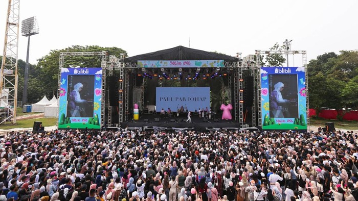 Social Chic merupakan pameran local
fashion and beauty terbesar di Indonesia. Kini, pameran tersebut sedang hadir di Surabaya untuk pertama kalinya.
