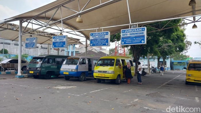 Terminal angkot di Kota Batu