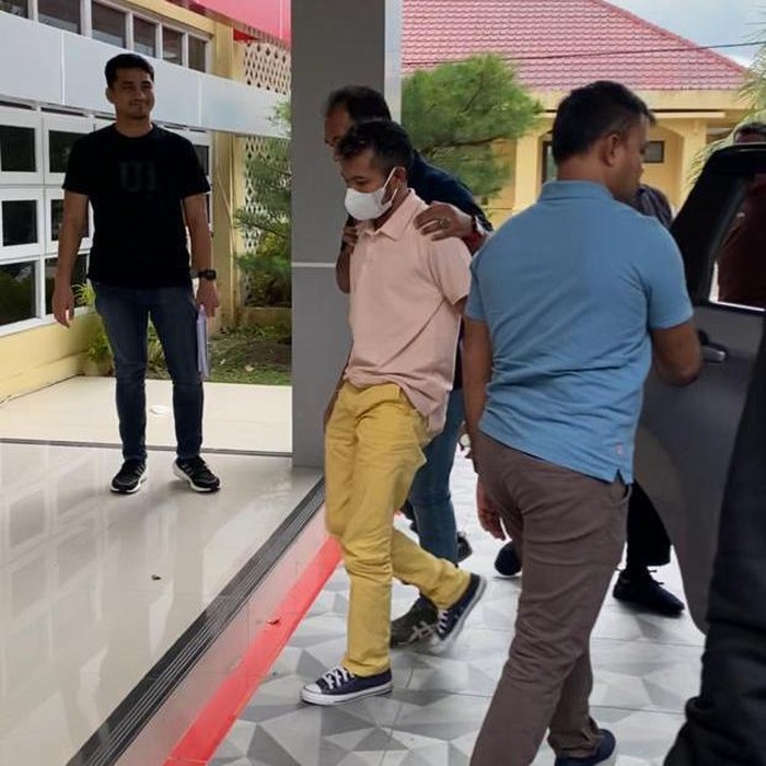 Tiktoker Aceh Abu Laot tiba di Polda Aceh. (Foto: dok Polda Aceh).