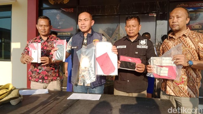 Ungkap kasus pencurian tiang listrik di Polres Blora, Sabtu (7/10/2023).