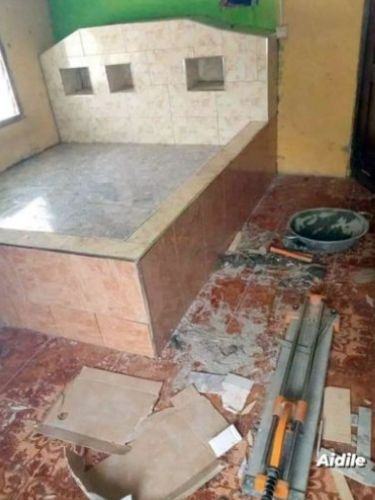 Viral tenpat tidur yang terbuat dari semen dan keramin bikin warganet salfok di Malaysia.