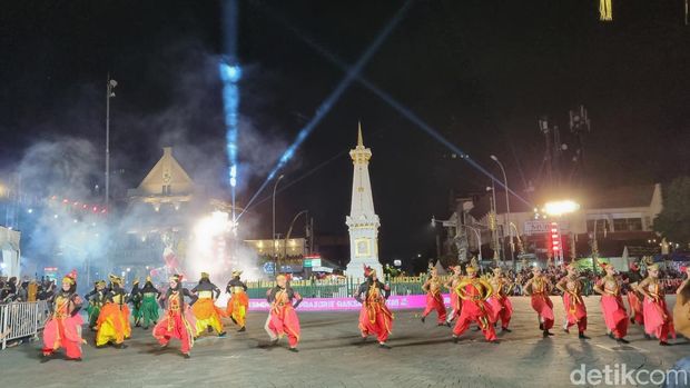 Suasana Wayang Jogja Night Carnival (WJNC) yang menjadi puncak HUT ke-267 Kota Jogja di Tugu Pal Putih, Sabtu (7/10/2023).