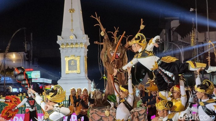 Suasana Wayang Jogja Night Carnival (WJNC) yang menjadi puncak HUT ke-267 Kota Jogja di Tugu Pal Putih, Sabtu (7/10/2023).