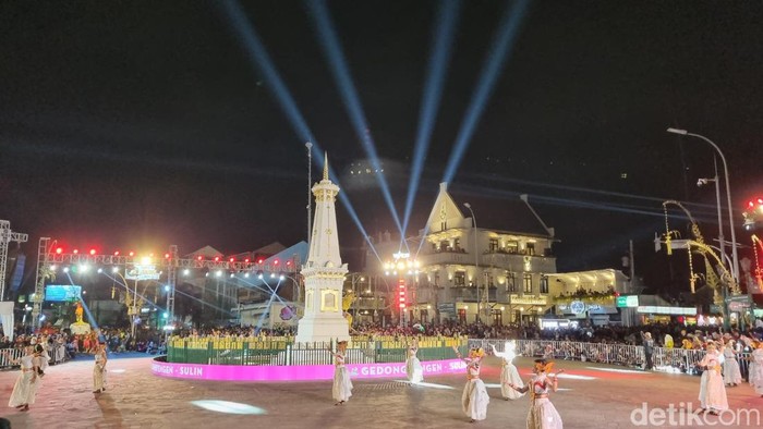 Suasana Wayang Jogja Night Carnival (WJNC) yang menjadi puncak HUT ke-267 Kota Jogja di Tugu Pal Putih, Sabtu (7/10/2023).