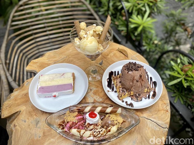 Segar Creamy! Es Krim Legendaris Puluhan Tahun Asal Surabaya