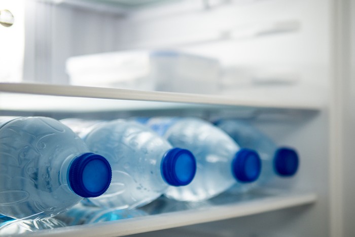 Manfaat dan efek minum air dingin bagi tubuh