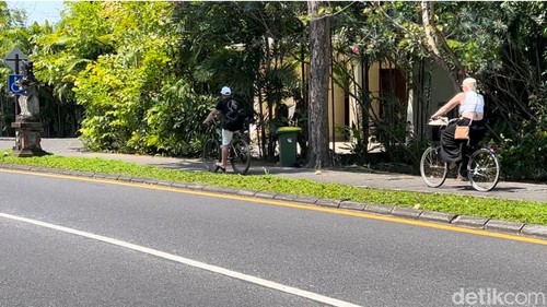 Aktivitas turis di The Nusa Dua, Bali.
