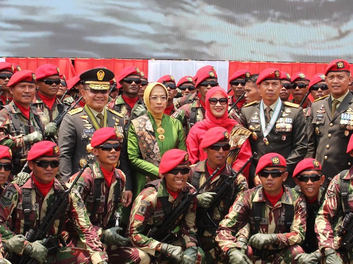 Batalyon Upacara Komando Pasukan Khusus (Kopassus) berhasil meraih juara pertama dalam parade dan defile serta yel-yel Hari Ulang Tahun (HUT) Ke-78 TNI.