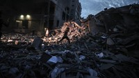Pusat perbelanjaan di Jalur Gaza juga hancur usai diserang militer Israel. Ali Jadallah/Anadolu Agency/Reuters.