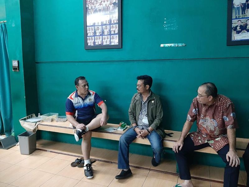 Beredar foto pertemuan Firli Bahuri dengan SYL di lapangan bulutangkis. (Foto: dok. Istimewa)