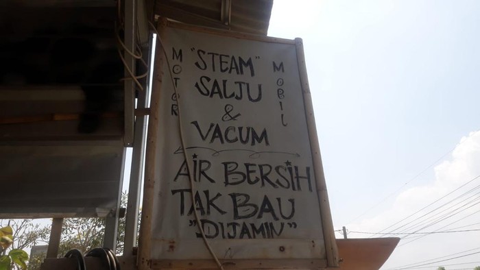Cuci Mobil & Motor pinggir kali