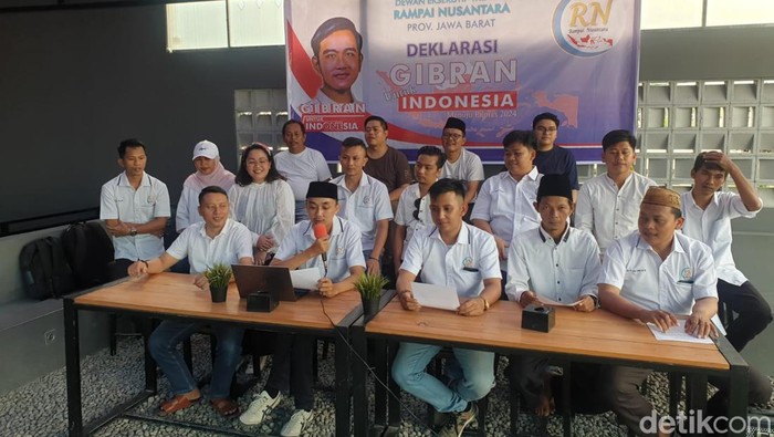 Rampai Nusantara Jawa Barat mendukung Gibran Rakabuming menjadi cawapres, Minggu (8/10/2023).