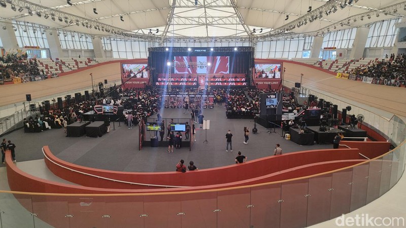 Grand Final FFML Season 8 resmi dimulai hari ini, Minggu (8/10/2023). Lokasi yang dipilih yakni Jakarta International Velodrome, dan tampilannya megah sekali. Cek foto-fotonya berikut.