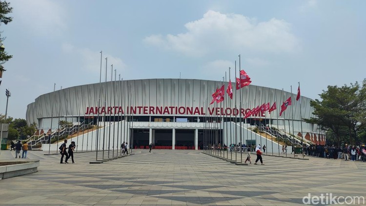 Grand Final FFML Season 8 resmi dimulai hari ini, Minggu (8/10/2023). Lokasi yang dipilih yakni Jakarta International Velodrome, dan tampilannya megah sekali. Cek foto-fotonya berikut.