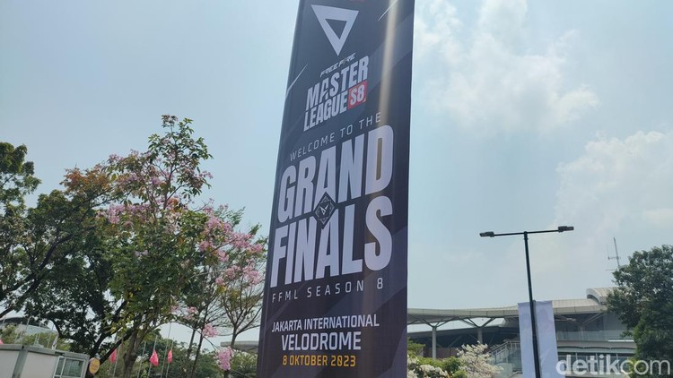 Grand Final FFML Season 8 resmi dimulai hari ini, Minggu (8/10/2023). Lokasi yang dipilih yakni Jakarta International Velodrome, dan tampilannya megah sekali. Cek foto-fotonya berikut.