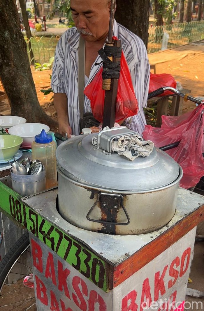 Gurih Nikmat Bakso Pak Mbedud yang Terkenal di Taman Gandaria