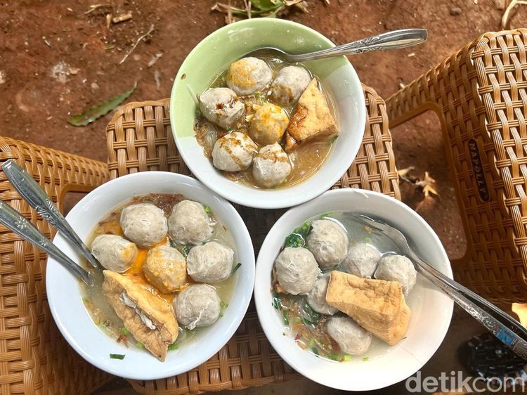 Gurih Nikmat Bakso Pak Mbedud yang Terkenal di Taman Gandaria