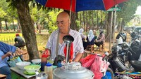 Kalau menyambangi Taman Gandaria, kamu bisa menemukan bakso gerobakan sepeda yang sangat populer bernama Bakso Pak Mbedud. Foto: Detikcom / Atiqa Rana