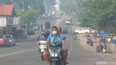 Potret Kabut Asap di Kota Jambi yang Sebabkan Jarak Pandang Terbatas