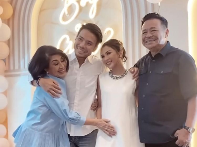 7 Potret Gender Reveal Anak Jessica Mila, Langsung Kegirangan Usai Tahu