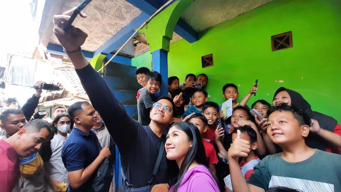 Ketum PSI Kaesang pangarep kunjungi Kiaracondong, Bandung, Jawa Barat.