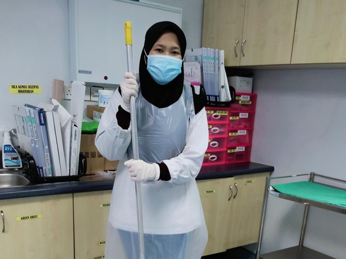 Kisah Rose Aida Asyura Sabri yang membagikan pengalamannya pernah bekerja sebagai cleaning service di salah satu perusahaan. Namun, dia malah dipandang sebelah mata.