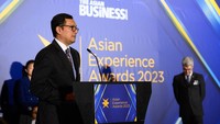 Direktur Utama Lintasarta Bayu Hanantasena memberikan sambutan usai menerima Asian Experience Awards 2023. 