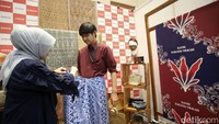 Memakai kain eco-fashion merupakan salah satu cara konsumen di kota-kota besar yang jauh dari hutan untuk ikut mendukung usaha pelestarian hutan dan pemberdayaan masyarakat lokal yang sangat bergantung hidupnya dari hutan 