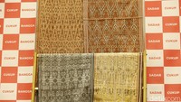 Untuk lebih mengagungkan soal produk unggulan kabupaten, LTKL membawa karya UMKM berbasis alam ini, khususnya yang berupa kerajinan daerah dari bahan alami yang diolah dari usaha menjaga hutan dan gambut ini ke ajang Internasional Handicraft Trade Fair 2023. 