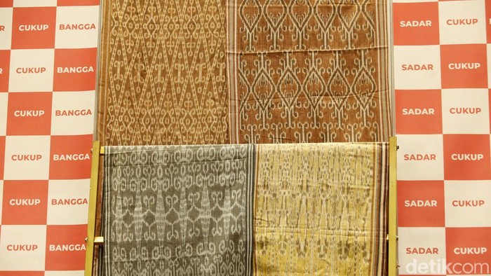 Mengenal Jenis Kain Berbahan Alam di Inacraft Lingkar Temu Kabupaten Lestari (LTKL) mengenalkan kerajinan tangan yang terbuat dari alam. Kegiatan ini sebagai ajang untuk mengenalkan ekonomi lestari dari produk eco fashion maupun produk lokal berbasis alam agar dilirik dan mendapat dukungan dari berbagai pihak.