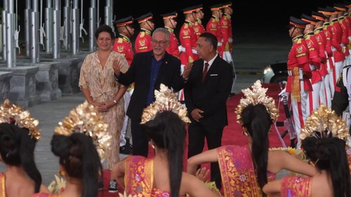 Menteri Perikanan dan Ekonomi Biru Seychelles, Jean Francois Gabriel Ferrari menjadi tamu negara pertama yang tiba di Bandara I Gusti Ngurah Rai Bali. (Media Center KTT AIS Forum 2023)