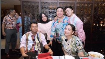 Setia Temani Keluarga Raffi Ahmad Kulineran, Merry Punya Rumah Baru