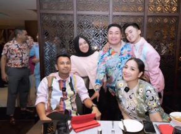Setia Temani Keluarga Raffi Ahmad Kulineran, Merry Punya Rumah Baru