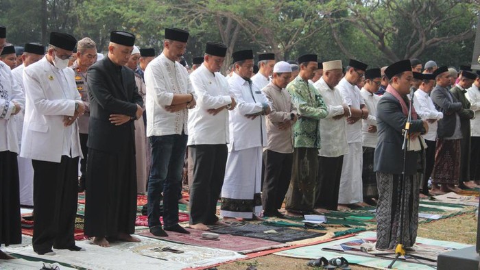 Pemerintah Kabupaten (Pemkab) Wajo, Sulawesi Selatan (Sulsel) menggelar salat istisqa.