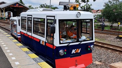 Penampakan Anak Kereta yang Viral dan Bikin Netizen Gemas