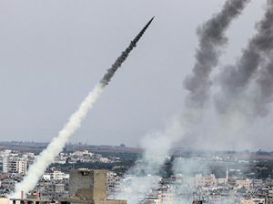 Penampakan Roket yang Ditembakkan Hamas ke Israel