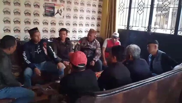 Pesilat di Kabupaten Bandung memberi dukungan Gibran maju Cawapres 2024