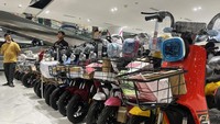 Diskon berlaku untuk berbagai produk, salah satunya sepeda listrik. Khusus di hari ini, Anda bisa membawa pulang sepeda listrik dengan uang Rp 3 jutaan saja. 