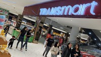 Diskon besar-besaran digelar di Transmart Juanda, Bekasi.