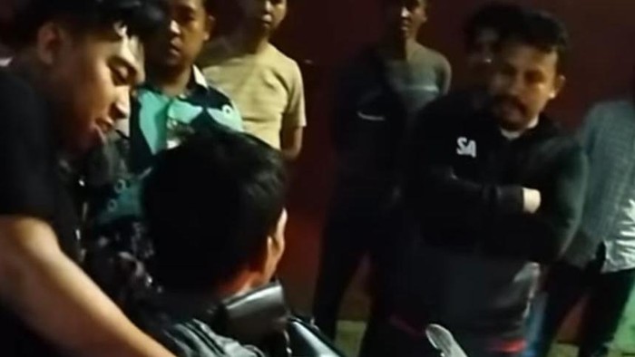 Pria di Makassar dibekuk usai mencoba membegal polisi.
