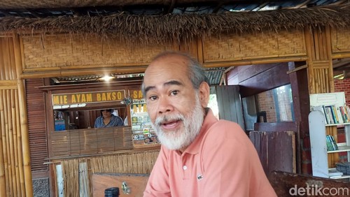 Prof. Richard Claproth mengkritik penyebaran nyamuk wolbachia.