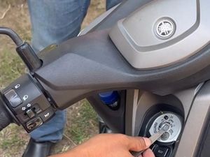 Aksi Tukang Kunci di Lombok Bikin Pebalap Moto2 Terkagum-kagum
