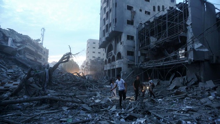 Militer Israel melancarkan serangan udara di Jalur Gaza, Sabtu (7/12/2023). Ini dilakukan setelah rentetan roket ditembakkan dari wilayah Palestina ke Israel.