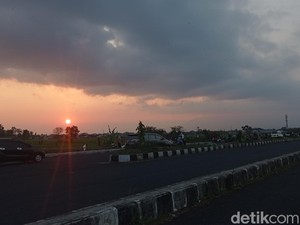 Jalan Lingkar Utara Jadi Spot Baru Nikmati Senja di Tasikmalaya