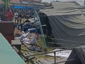 Bruk! Tenda TPS Pilkades Werdoyo Demak Roboh Diterpa Angin