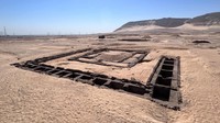 Dr Dietersh Rao, Direktur Institut Jerman di Kairo, mengatakan bahwa penggalian di pemakaman juga telah berhasil mengungkapkan informasi sejarah baru tentang kehidupan Ratu Merneith dan pemerintahannya, dan bahwa studi tentang prasasti salah satu plakat yang ditemukan di dalam Pemakaman, menunjukkan bahwa Ratu Merneith memiliki posisi yang bagus karena ia bertanggung jawab atas kantor pemerintah pusat. Foto: (Kementerian Pariwisata dan Kepurbakalaan Mesir)