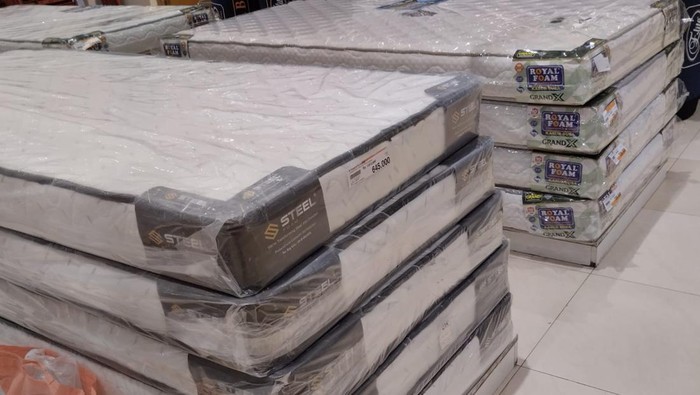 Transmart Full Day Sale kasih diskon gede-gedean. Buat kasur harganya mulai dari Rp 500 ribuan.