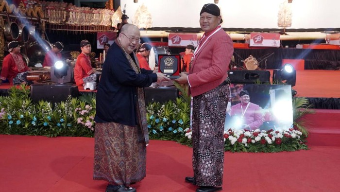 Tujuh Belas Rekor MURI Diraih TNI di HUT ke-78 Sebanyak 17 rekor dan penghargaan dari Museum Rekor Indonesia (MURI) diraih oleh Tentara Nasional Indonesia selama rangkaian perayaan HUT ke-78 TNI.