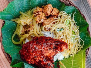 Menikmati Sego Buwuhan Khas Hajatan di Pinggir Bengawan Solo Bojonegoro